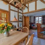 Gemeinschaftsunterkunft 2ez 1dz 2 Baeder - Ruhig Gelegen - Garten, Kueche, Wlan, Parken, Self-check-in, Ventilator Privat bolig