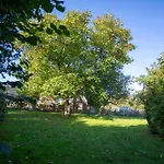 Gemeinschaftsunterkunft 2ez 1dz 2 Baeder - Ruhig Gelegen - Garten, Kueche, Wlan, Parken, Self-check-in, Ventilator Privat bolig