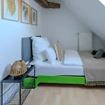 Gemeinschaftsunterkunft 2ez 1dz 2 Baeder - Ruhig Gelegen - Garten, Kueche, Wlan, Parken, Self-check-in, Ventilator