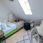 Gemeinschaftsunterkunft 2ez 1dz 2 Baeder - Ruhig Gelegen - Garten, Kueche, Wlan, Parken, Self-check-in, Ventilator *