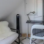Gemeinschaftsunterkunft 2ez 1dz 2 Baeder - Ruhig Gelegen - Garten, Kueche, Wlan, Parken, Self-check-in, Ventilator Privat bolig