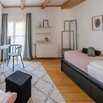 Gemeinschaftsunterkunft 2ez 1dz 2 Baeder - Ruhig Gelegen - Garten, Kueche, Wlan, Parken, Self-check-in, Ventilator Privat bolig