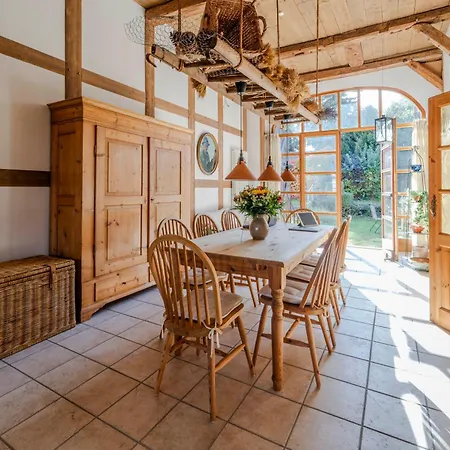 Проживание в семье Gemeinschaftsunterkunft 2ez 1dz 2 Baeder - Ruhig Gelegen - Garten, Kueche, Wlan, Parken, Self-check-in, Ventilator *