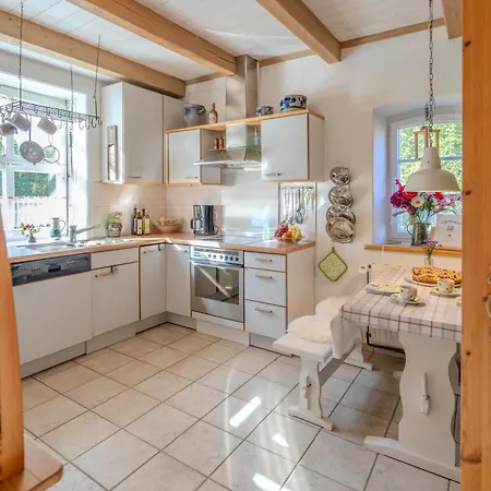 Pansiyon Gemeinschaftsunterkunft 2ez 1dz 2 Baeder - Ruhig Gelegen - Garten, Kueche, Wlan, Parken, Self-check-in, Ventilator