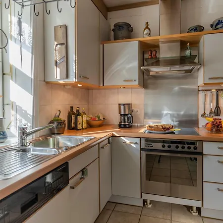 Gemeinschaftsunterkunft 2ez 1dz 2 Baeder - Ruhig Gelegen - Garten, Kueche, Wlan, Parken, Self-check-in, Ventilator Pansiyon *