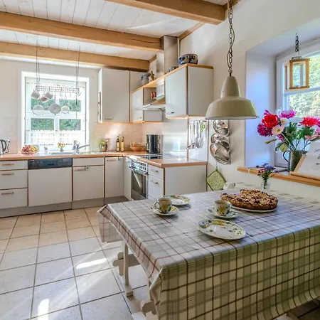 Gemeinschaftsunterkunft 2ez 1dz 2 Baeder - Ruhig Gelegen - Garten, Kueche, Wlan, Parken, Self-check-in, Ventilator