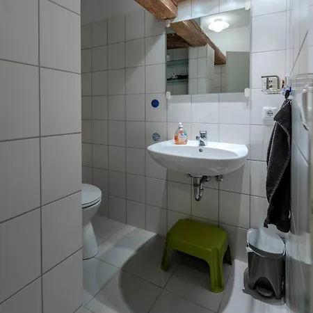 Gemeinschaftsunterkunft 2ez 1dz 2 Baeder - Ruhig Gelegen - Garten, Kueche, Wlan, Parken, Self-check-in, Ventilator * Picher