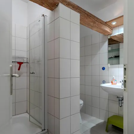 Gemeinschaftsunterkunft 2ez 1dz 2 Baeder - Ruhig Gelegen - Garten, Kueche, Wlan, Parken, Self-check-in, Ventilator Pansiyon *