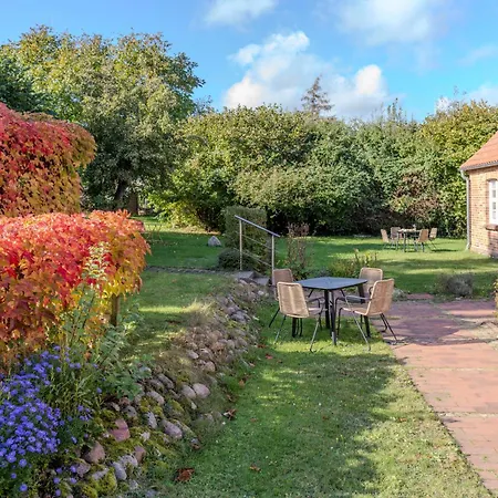 Pansiyon Gemeinschaftsunterkunft 2ez 1dz 2 Baeder - Ruhig Gelegen - Garten, Kueche, Wlan, Parken, Self-check-in, Ventilator