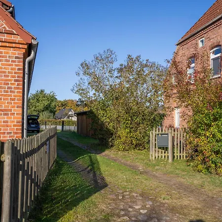 Pansiyon Gemeinschaftsunterkunft 2ez 1dz 2 Baeder - Ruhig Gelegen - Garten, Kueche, Wlan, Parken, Self-check-in, Ventilator *