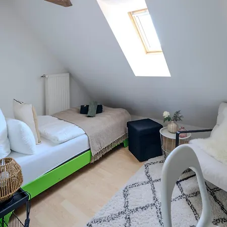 Gemeinschaftsunterkunft 2ez 1dz 2 Bäder - Ruhig Gelegen - Garten, Küche, Wlan, Parken, Self-check-in, Ventilator *