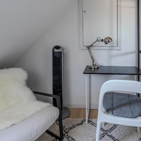 Gemeinschaftsunterkunft 2ez 1dz 2 Bäder - Ruhig Gelegen - Garten, Küche, Wlan, Parken, Self-check-in, Ventilator Privatunterkunft